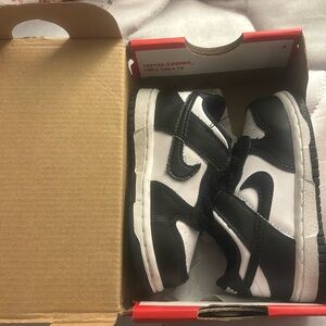 Nike Dunk Low (Pandas)